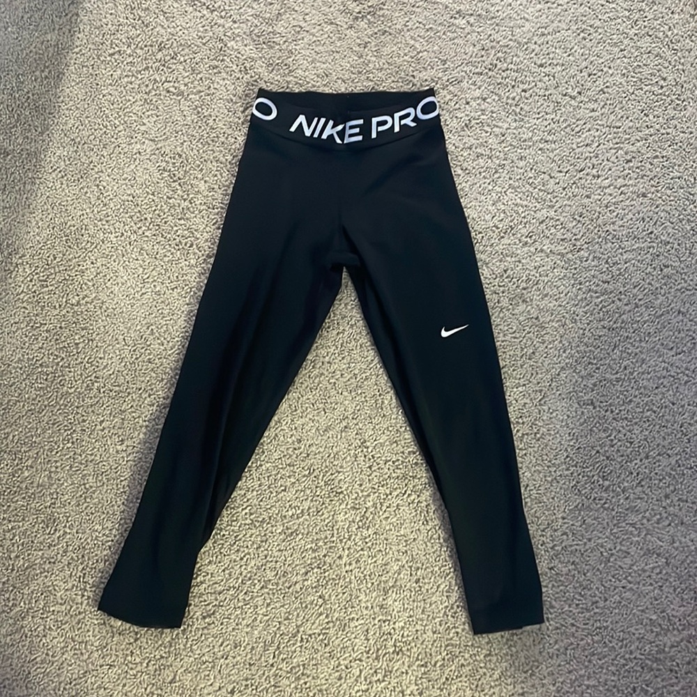 Cropped Nike Pro leggings